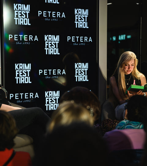 PETERA Charity Lesung mit Vera Buck & Theresa Prammer